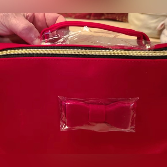 NWT ESTEE LAUDER RED VELVET COSMETICS BAG - Picture 9 of 14